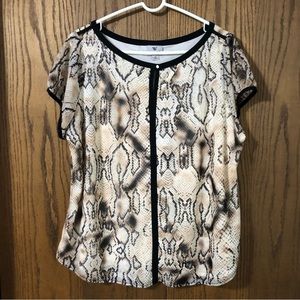 🌟 3/$15 Worthington women’s black cream snake skin print blouse size 2X